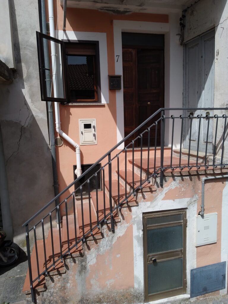 Detached house in the historic center (via Tassoni, 7)