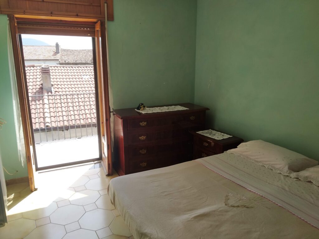 Detached house in the historic center (via Tassoni, 7)