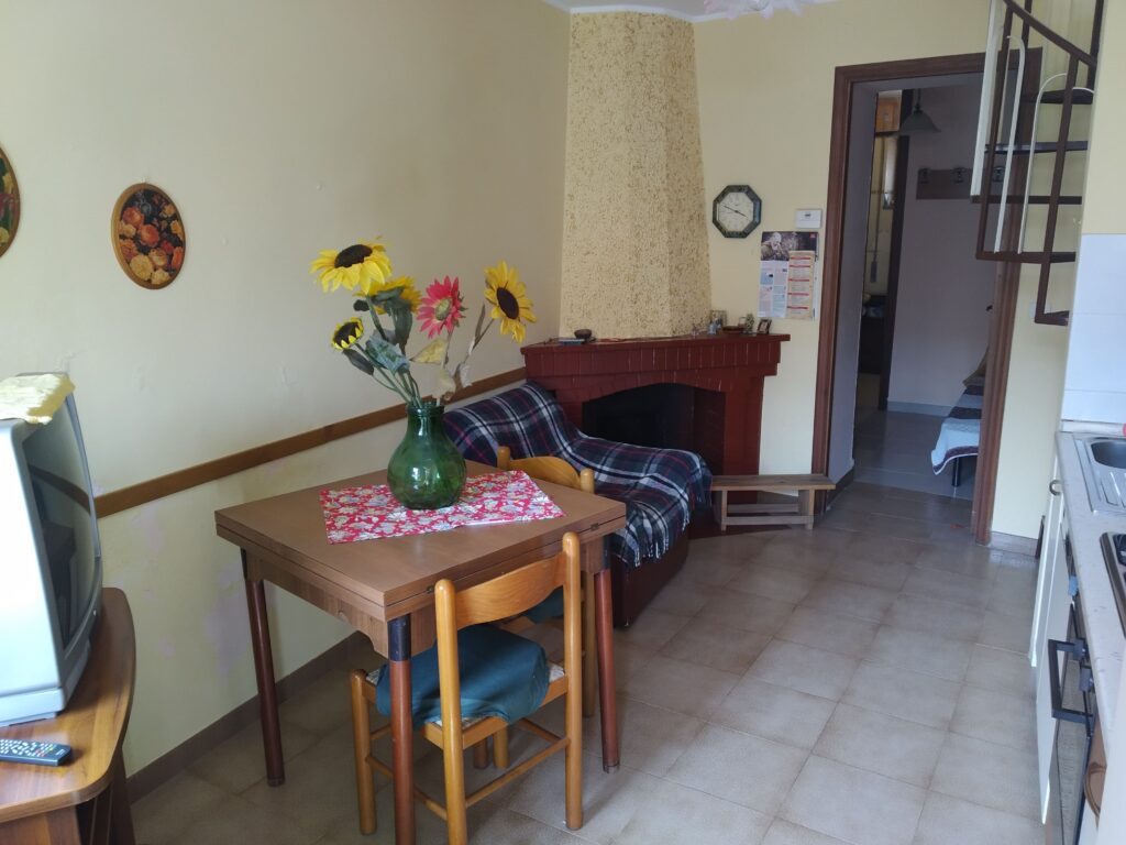 Detached house in the historic center (via Tassoni, 7)
