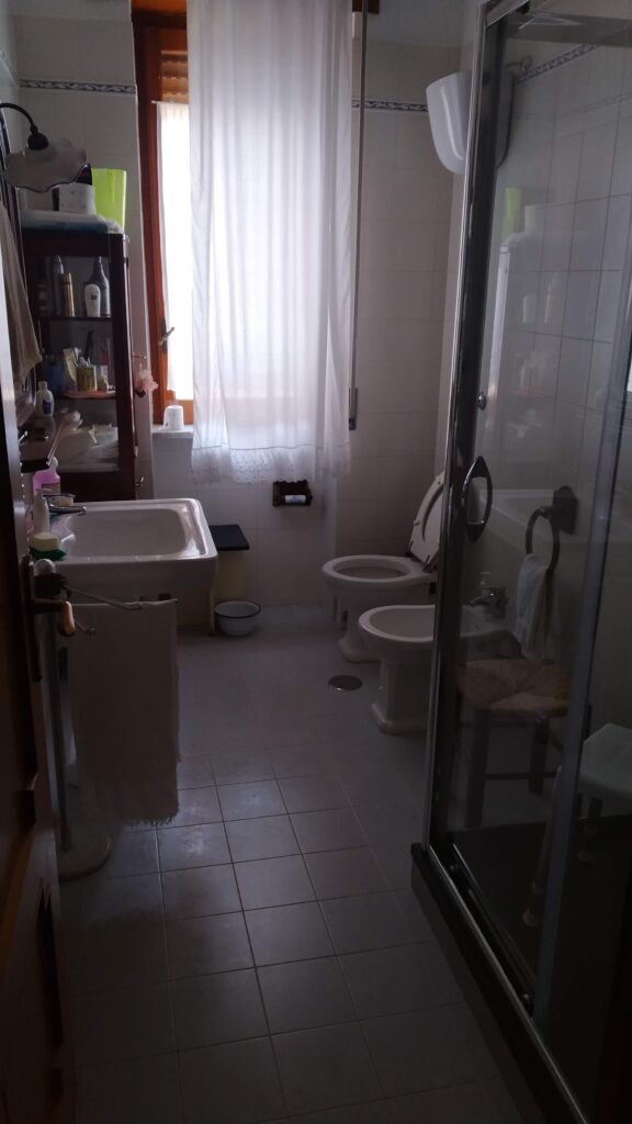 Appartamento nel centro urbano (via Moro, 11)