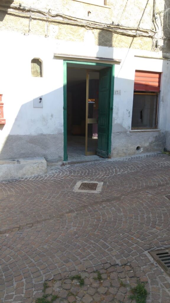 Casa indipendente nel centro storico (via Dante, 131)