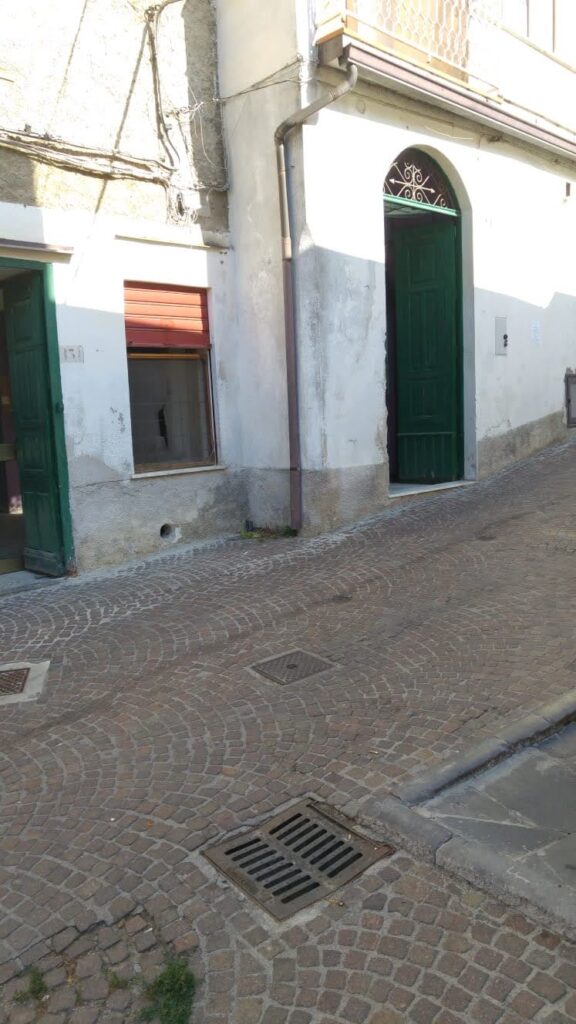 Casa indipendente nel centro storico (via Dante, 131)