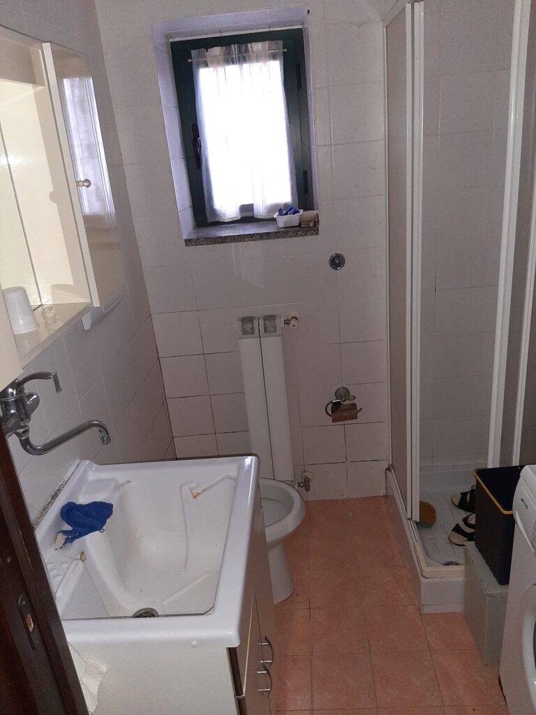 Casa indipendente in una frazione rurale (c.da Serrone, 2)