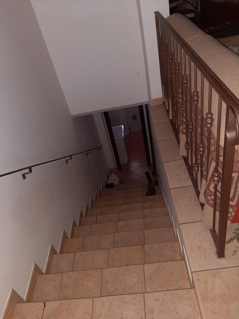 Casa indipendente in una frazione rurale (c.da Serrone, 2)