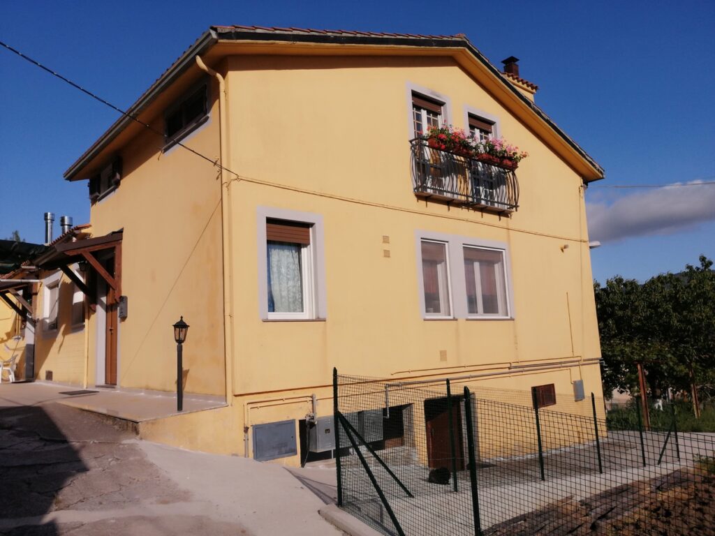 Casa indipendente nella frazione termale (via del Vecchio Stabilimento, 6)