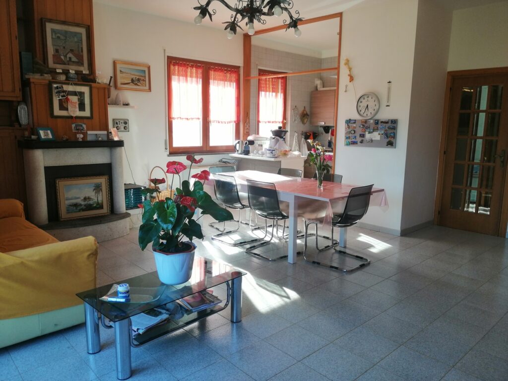 Casa indipendente nella frazione termale (via del Vecchio Stabilimento, 6)