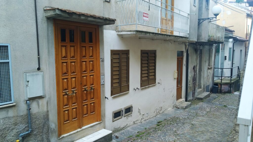 Detached house in the historic center (via Ovidio, 30)