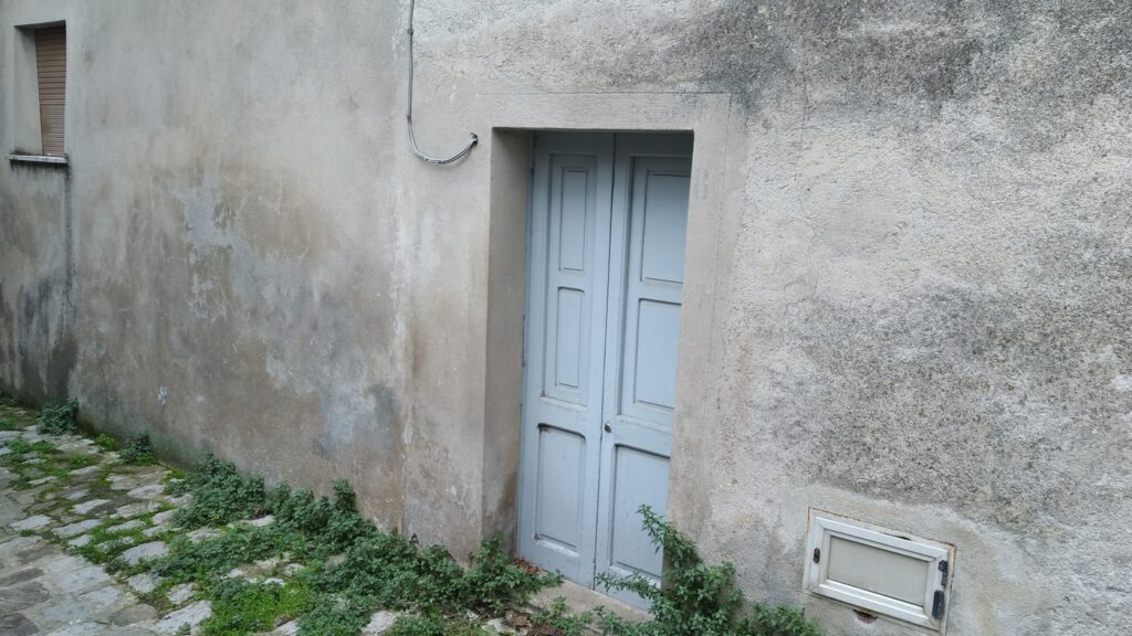 Casa indipendente nel centro storico (via Lamarmora, 8)