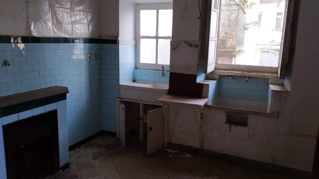 Casa indipendente nel centro urbano (largo Brigadiere Lombardi, 7)