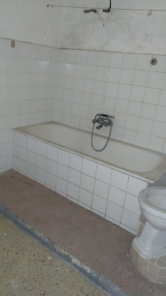 Casa indipendente nel centro urbano (largo Brigadiere Lombardi, 7)