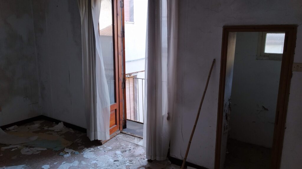 Casa indipendente nel centro urbano (largo Brigadiere Lombardi, 7)
