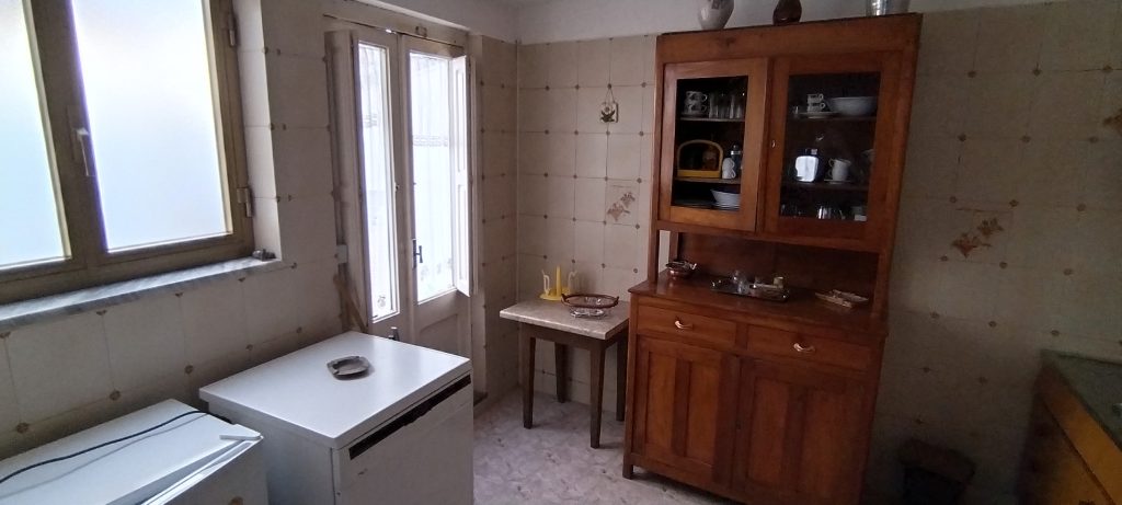 Casa indipendente con terrazza e vista panoramica nel centro storico (via Demostene, 2)