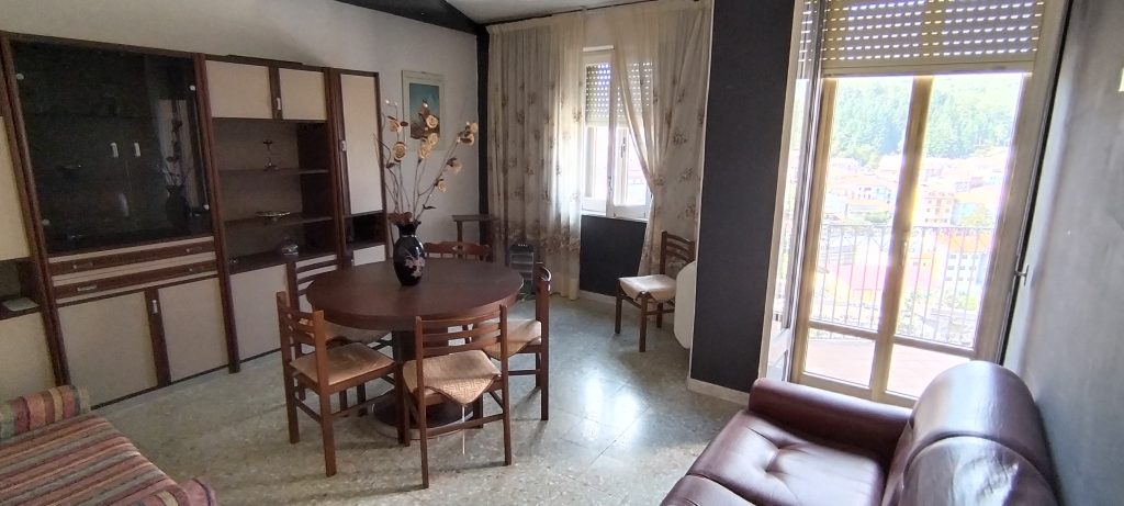 Casa indipendente con terrazza e vista panoramica nel centro storico (via Demostene, 2)