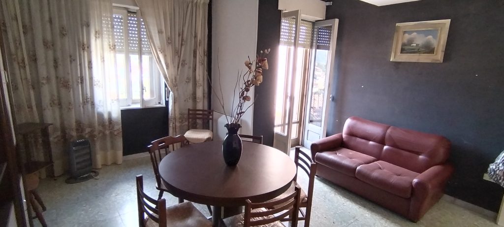 Casa indipendente con terrazza e vista panoramica nel centro storico (via Demostene, 2)