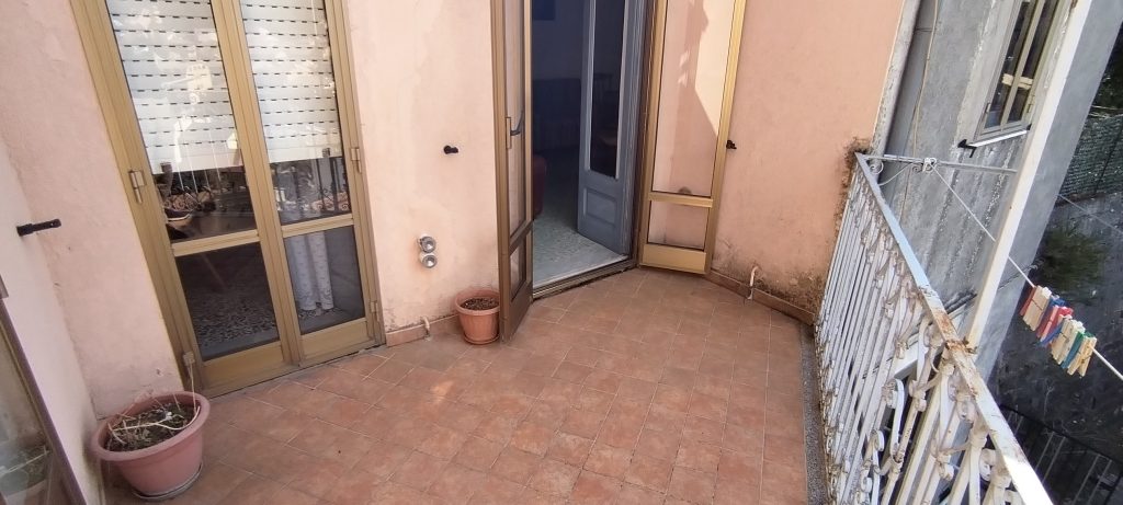Casa indipendente con terrazza e vista panoramica nel centro storico (via Demostene, 2)