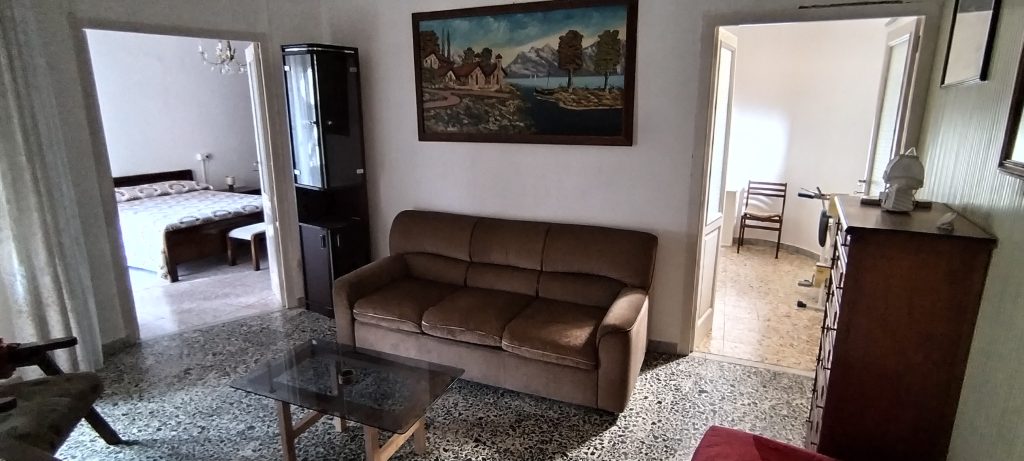 Casa indipendente con terrazza e vista panoramica nel centro storico (via Demostene, 2)