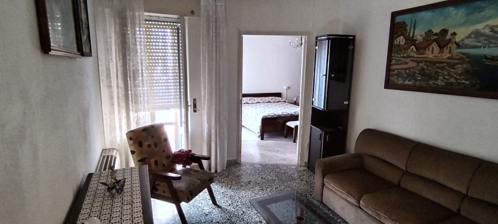 Casa indipendente con terrazza e vista panoramica nel centro storico (via Demostene, 2)