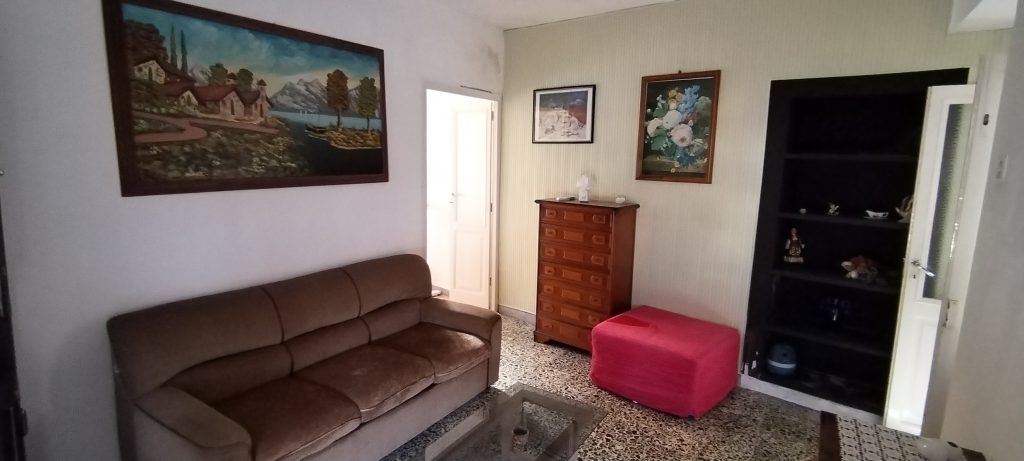 Casa indipendente con terrazza e vista panoramica nel centro storico (via Demostene, 2)