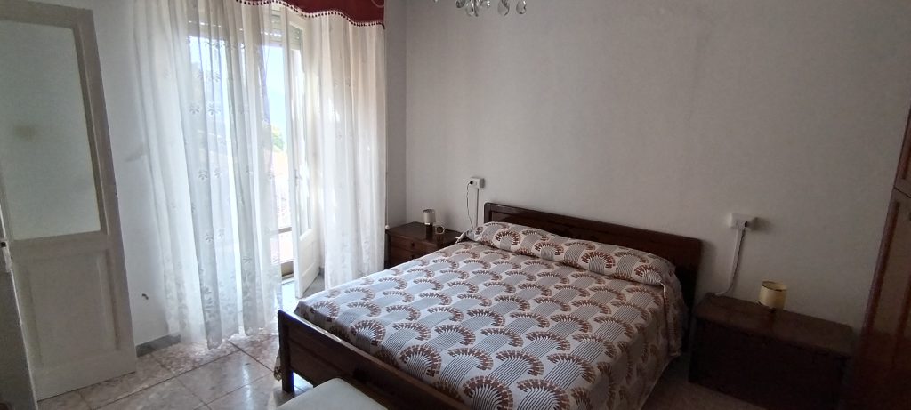 Casa indipendente con terrazza e vista panoramica nel centro storico (via Demostene, 2)