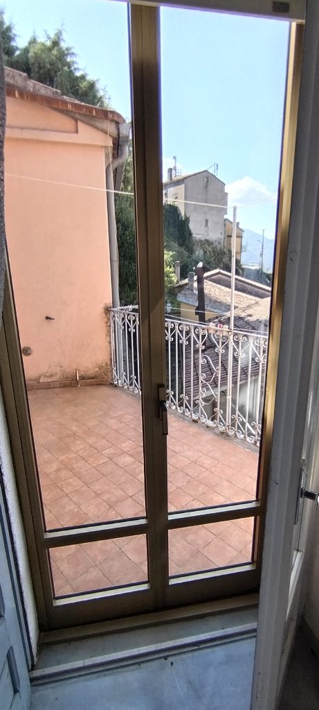 Casa indipendente con terrazza e vista panoramica nel centro storico (via Demostene, 2)