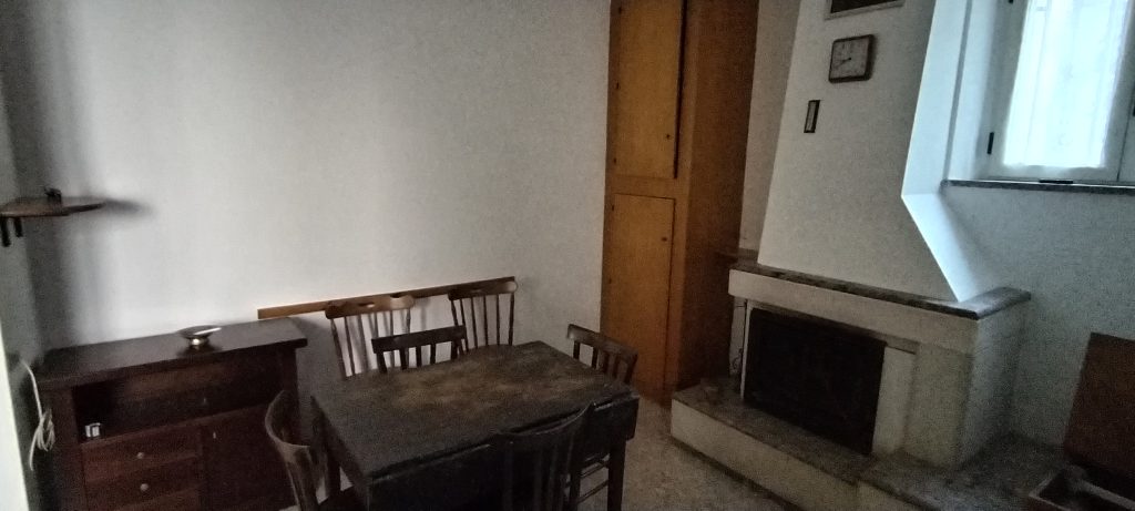 Casa indipendente con terrazza e vista panoramica nel centro storico (via Demostene, 2)