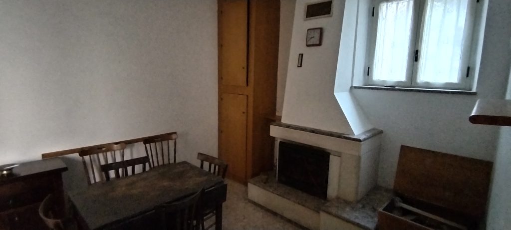 Casa indipendente con terrazza e vista panoramica nel centro storico (via Demostene, 2)