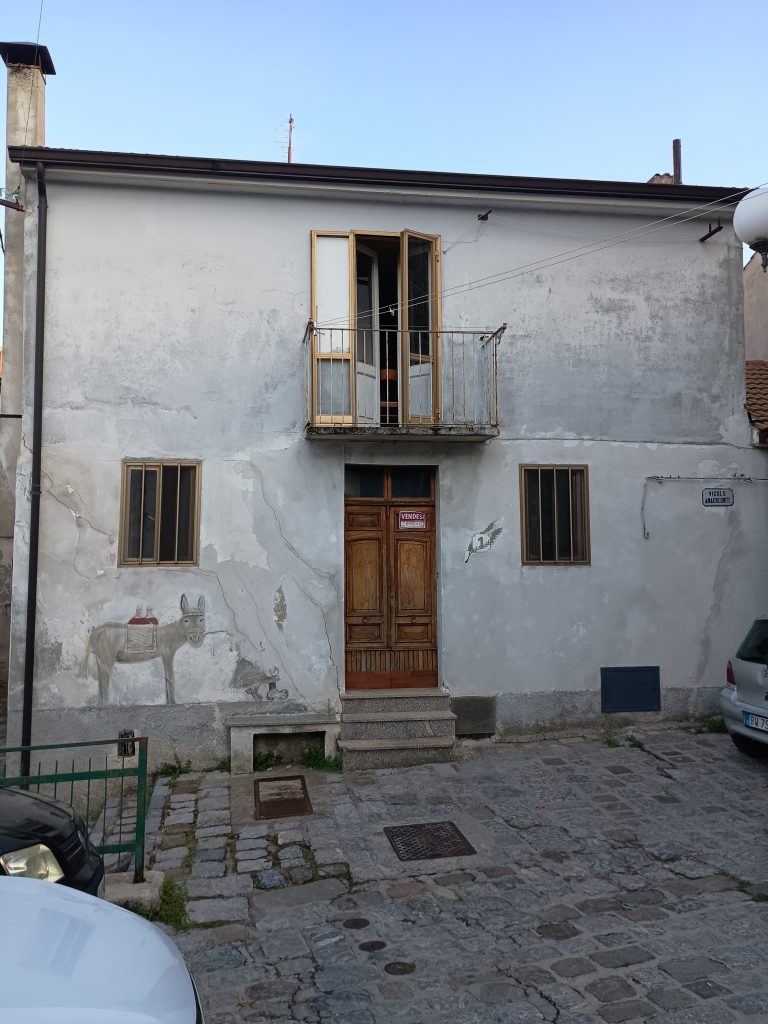 Detached house in the historic center (piazza Indipendenza, 1)