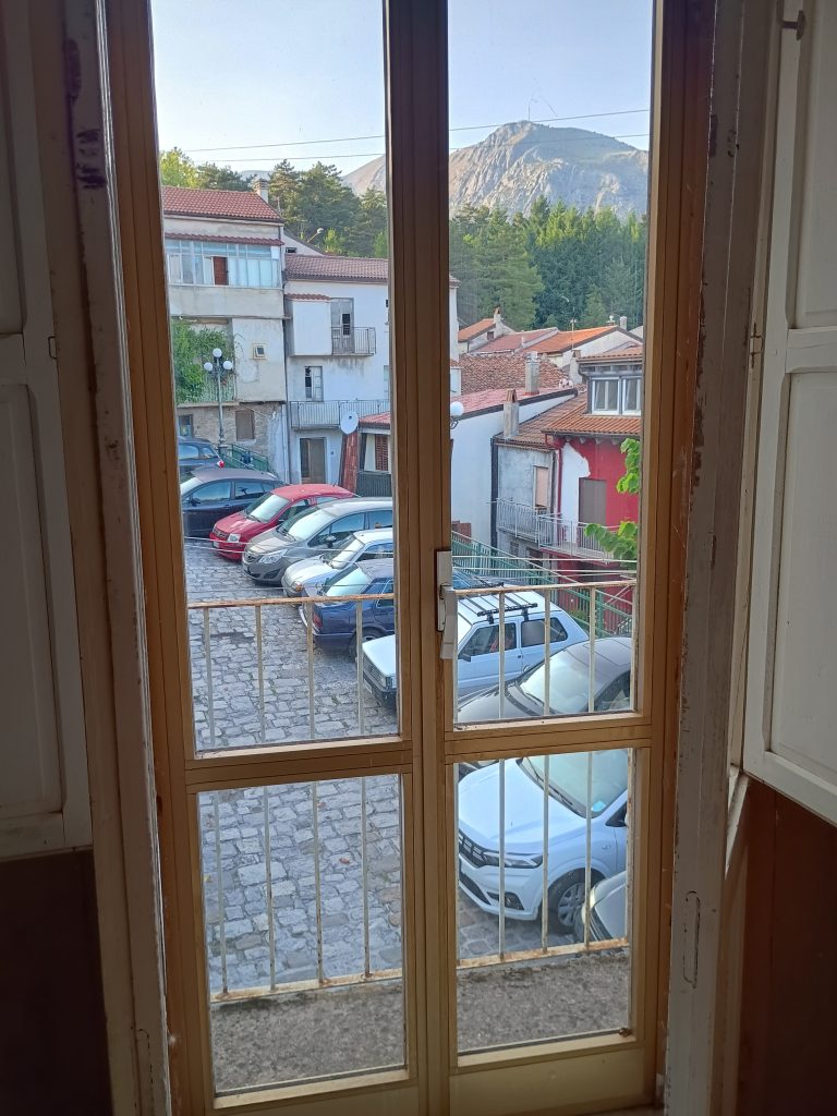 Detached house in the historic center (piazza Indipendenza, 1)