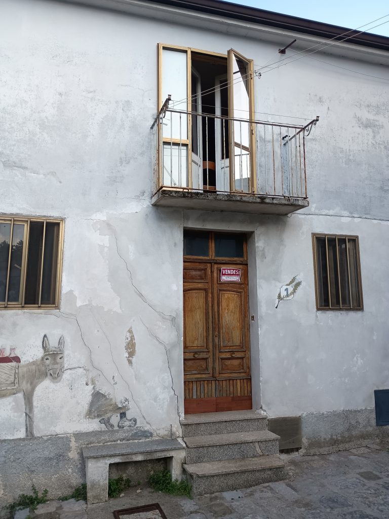 Detached house in the historic center (piazza Indipendenza, 1)