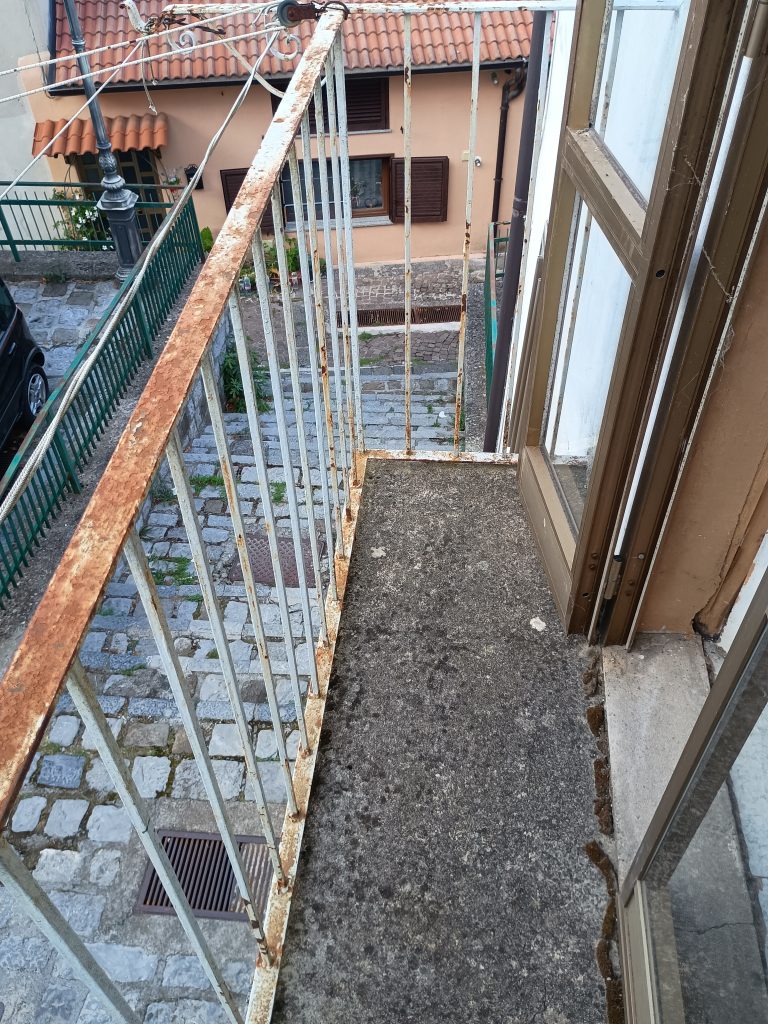 Detached house in the historic center (piazza Indipendenza, 1)