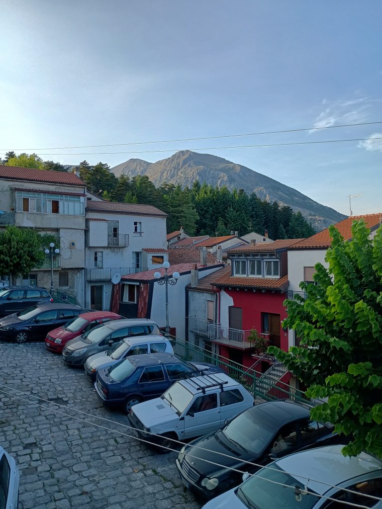 Detached house in the historic center (piazza Indipendenza, 1)