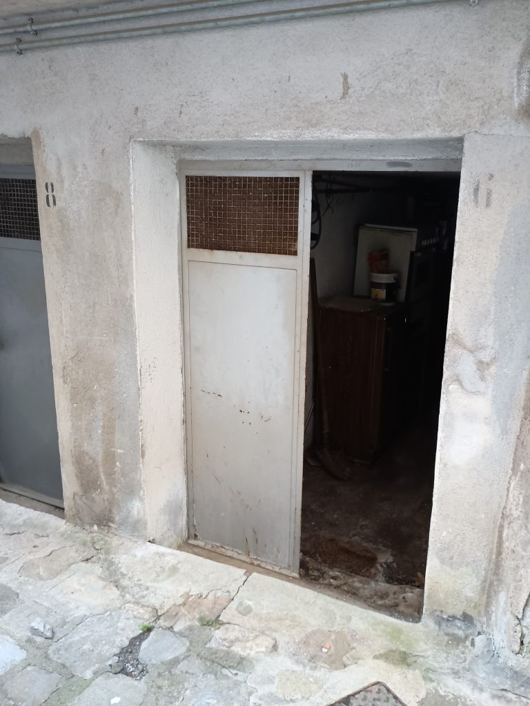 Detached house in the historic center (piazza Indipendenza, 1)