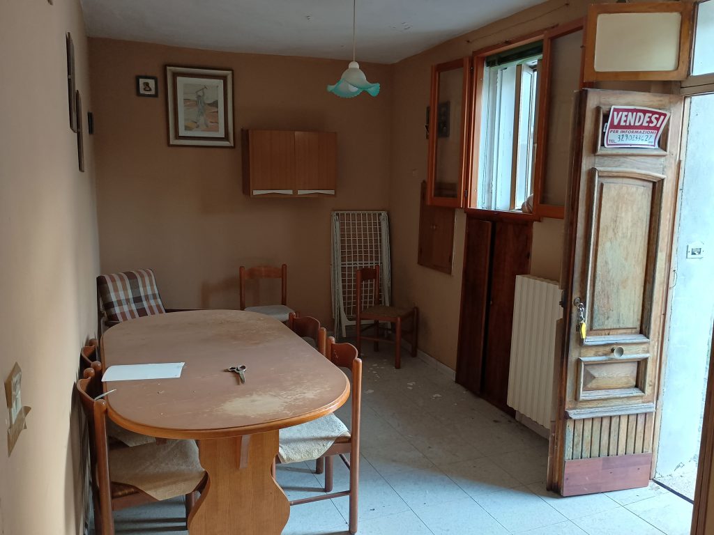 Detached house in the historic center (piazza Indipendenza, 1)
