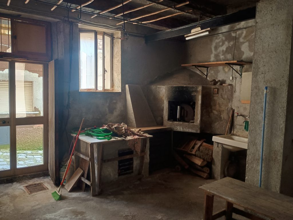 Casa indipendente nel centro storico (via Fratelli Bandiera, 4)