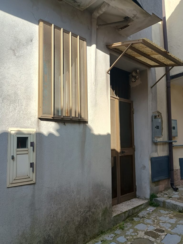 Casa indipendente nel centro storico (via Fratelli Bandiera, 4)