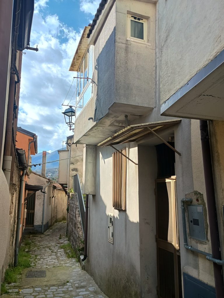 Casa indipendente nel centro storico (via Fratelli Bandiera, 4)