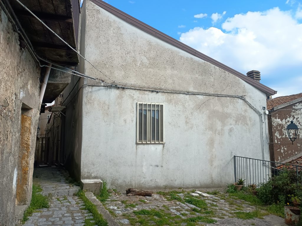 Casa indipendente nel centro storico (via Fratelli Bandiera, 4)