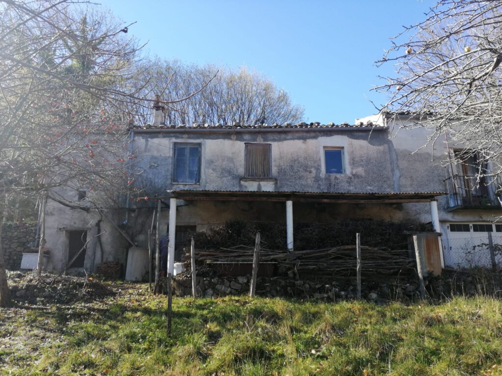 Detached house in a rural area (c.da Vignale, snc)