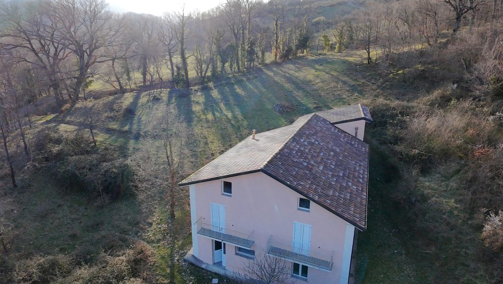 Villa con terreno nella frazione termale (SP 101)