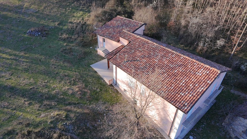 Villa con terreno nella frazione termale (SP 101)