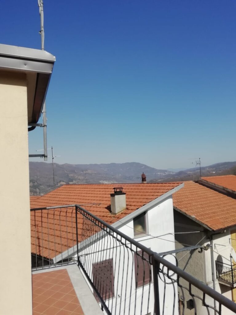 Casa indipendente nella frazione Agromonte Mileo (via Emanuela Loi, 8)