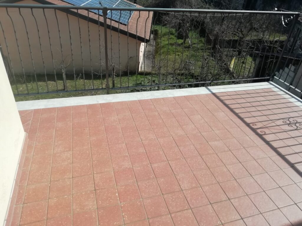 Casa indipendente nella frazione Agromonte Mileo (via Emanuela Loi, 8)