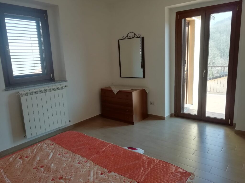 Casa indipendente nella frazione Agromonte Mileo (via Emanuela Loi, 8)