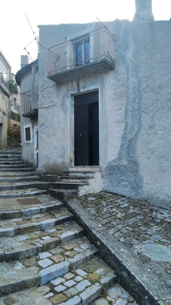 Detached house in the historic center (via Teocrite, 2)