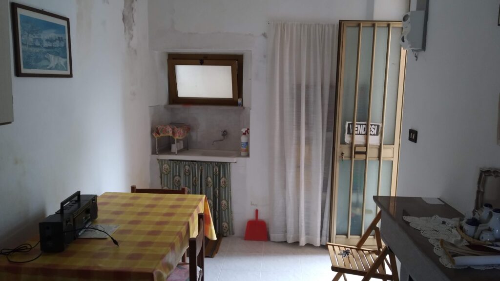 Detached house in the historic center (via Savonarola, 6)