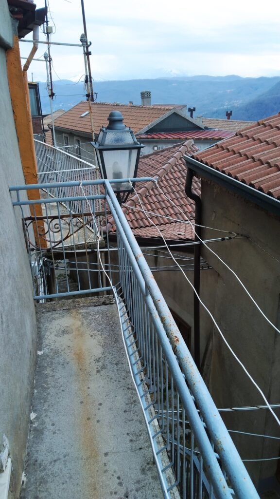 Detached house in the historic center (via Savonarola, 6)