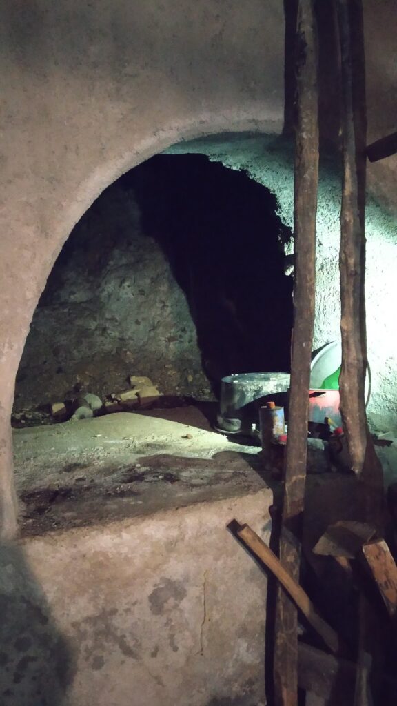 Casa indipendente nel centro storico (via Chiesa, 8)