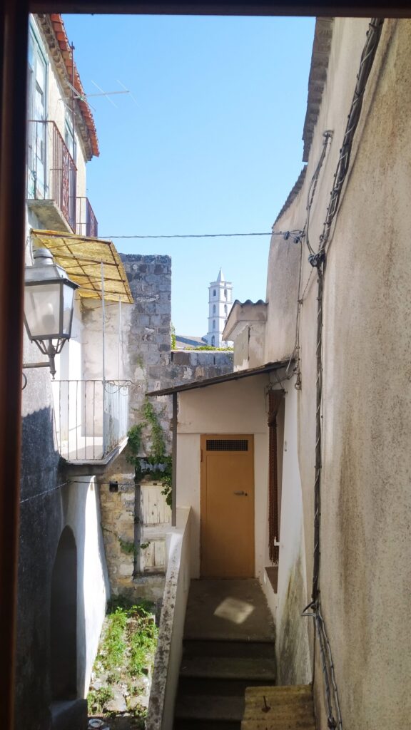 Casa indipendente nel centro storico (via Chiesa, 8)