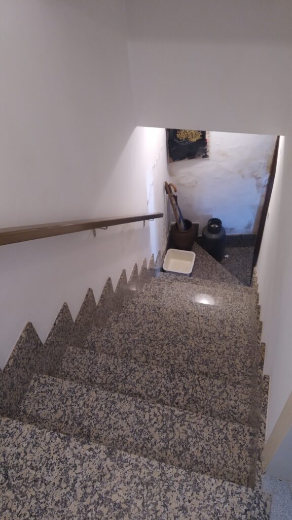 Casa indipendente nel centro storico (via Chiesa, 8)