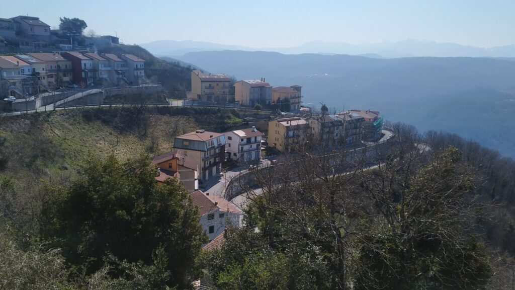 Casa indipendente nel centro storico (via Chiesa, 8)